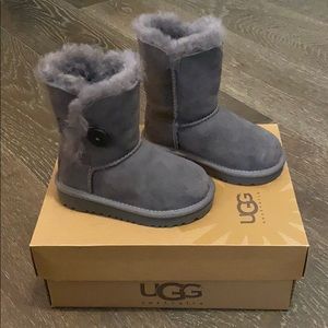 UGG Bailey Button